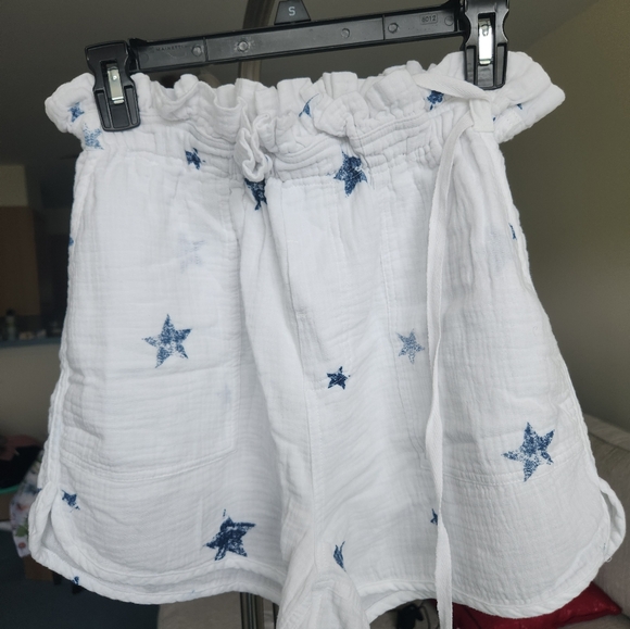 Women's white cotton shorts size small - Picture 2 of 2